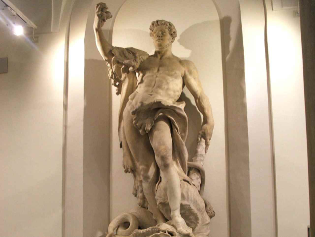 Ercole nel negozio - Genova | Secret World Trip Planner