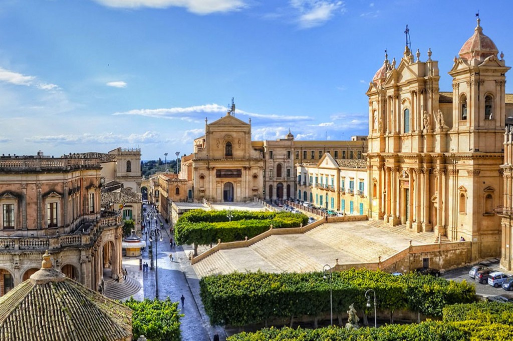 Stadhuisplein - Noto | Secret World Trip Planner