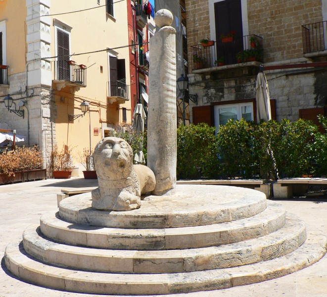 Sloupek spravedlnosti - Bari | Secret World Trip Planner