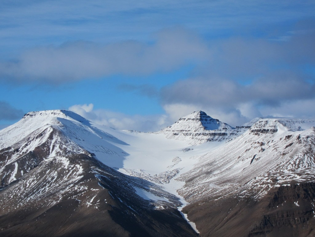Randonnée vers le mont Sulur - Súlur | Secret World Trip Planner