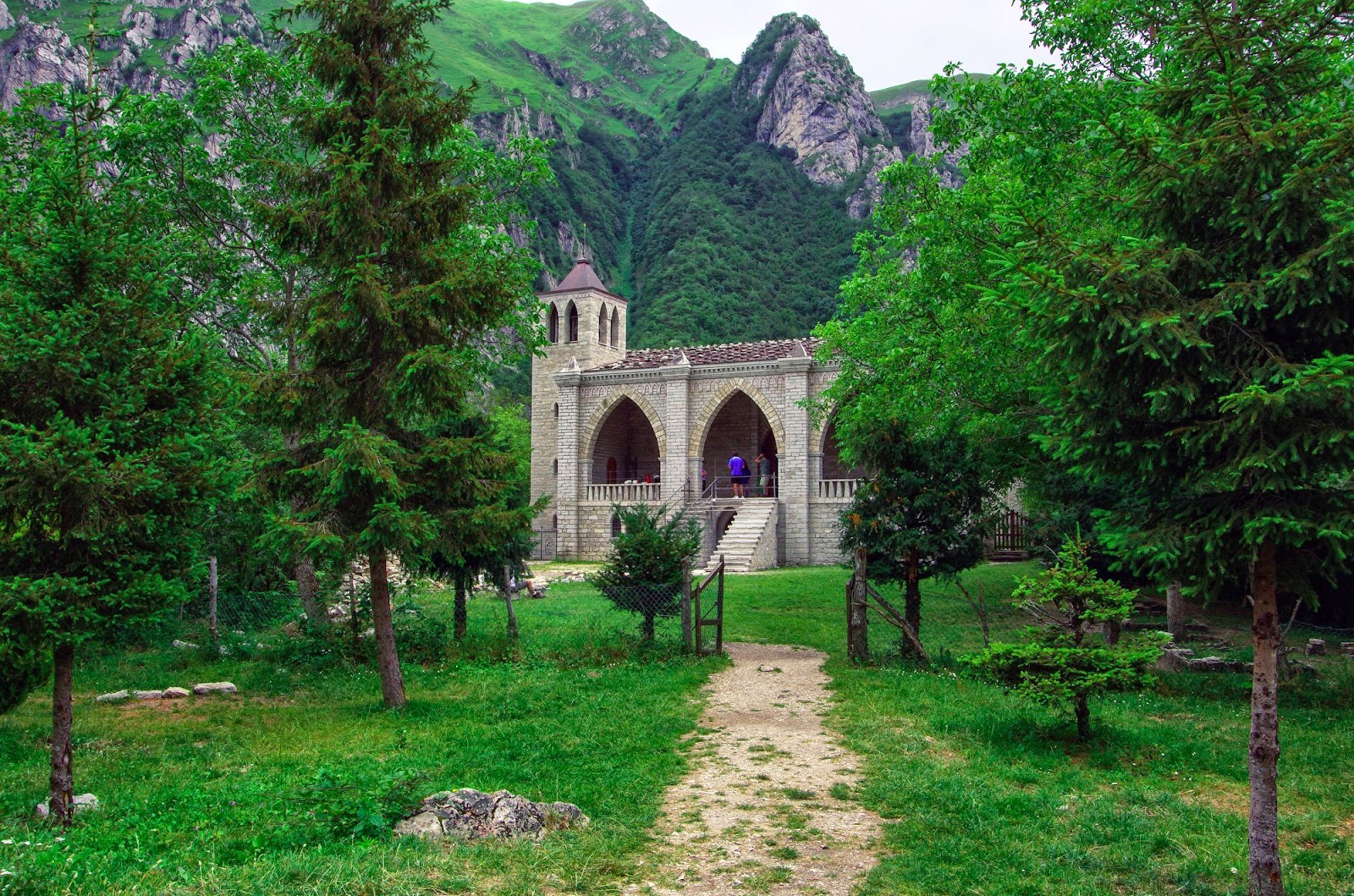 Gola dell'infernaccio आणि S Leonardo चा आश्रम - Montefortino | Secret World Trip Planner