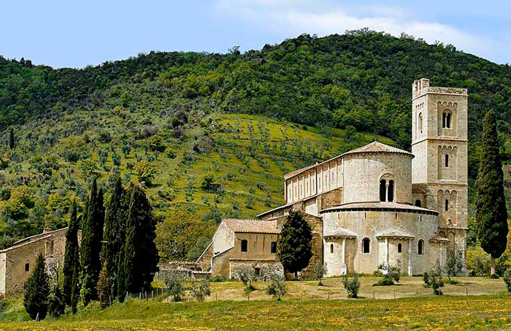 სან-ანტიმო სააბატო - Castelnuovo dell'Abate | Secret World Trip Planner