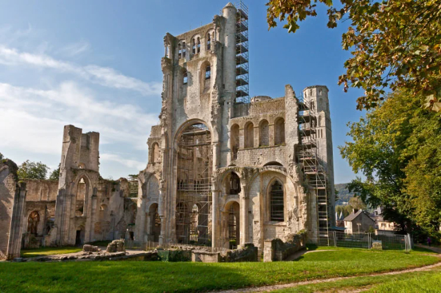 Biara Jumieges - Jumièges | Secret World Trip Planner