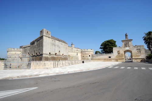 Obzidano mesto Acaya - Acaya | Secret World Trip Planner