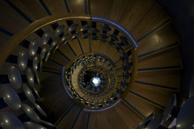 Magijos rato muziejus - 12 Stephenson Way | Secret World Trip Planner