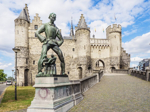 લેંગ વેપરની પ્રતિમા - Antwerpen | Secret World Trip Planner