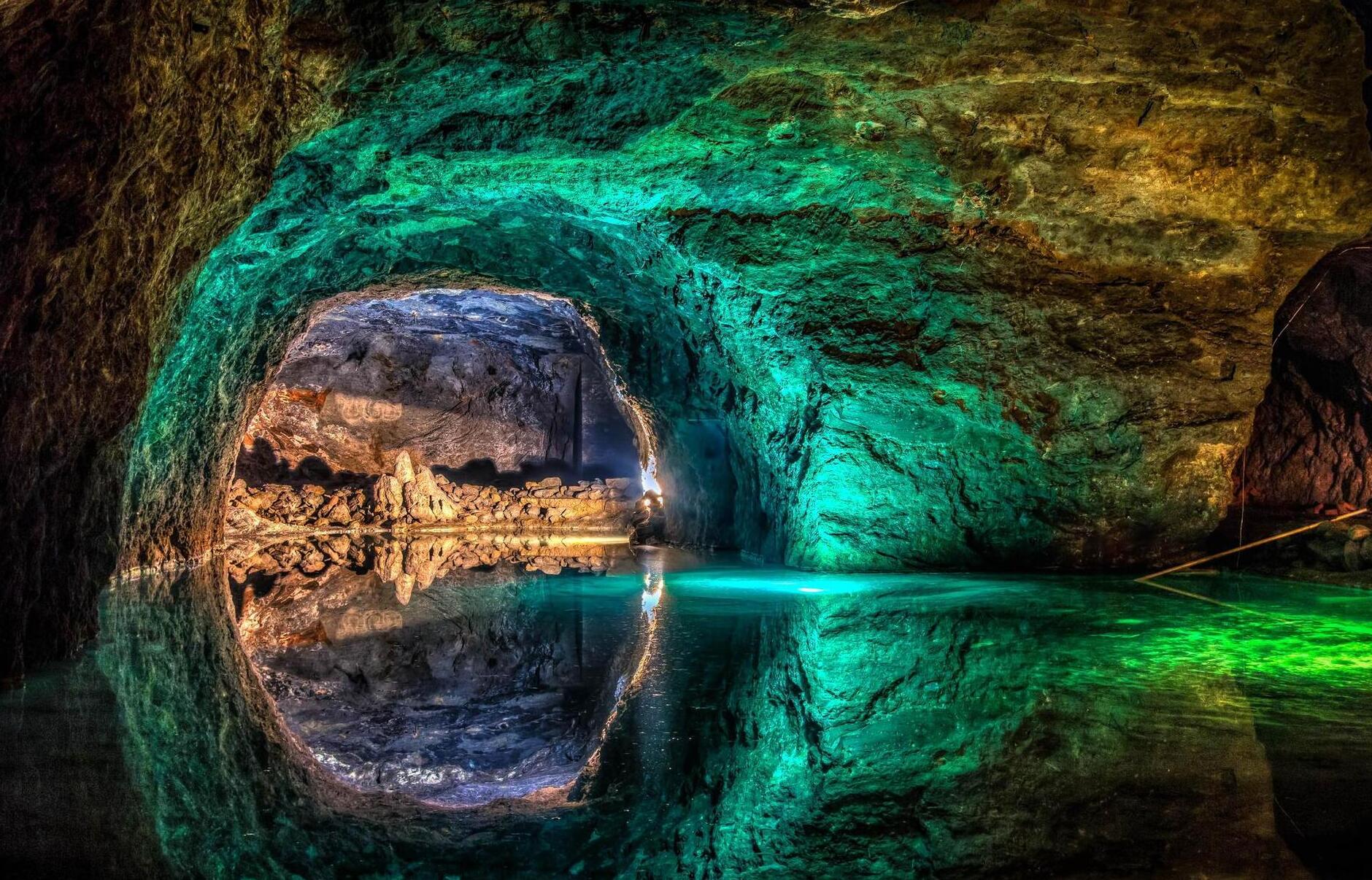 Hinterbrühl und der größte unterirdische See Europas - Hinterbrühl | Secret World Trip Planner