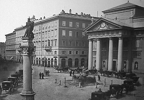 旧証券取引所の宮殿 - Trieste | Secret World Trip Planner