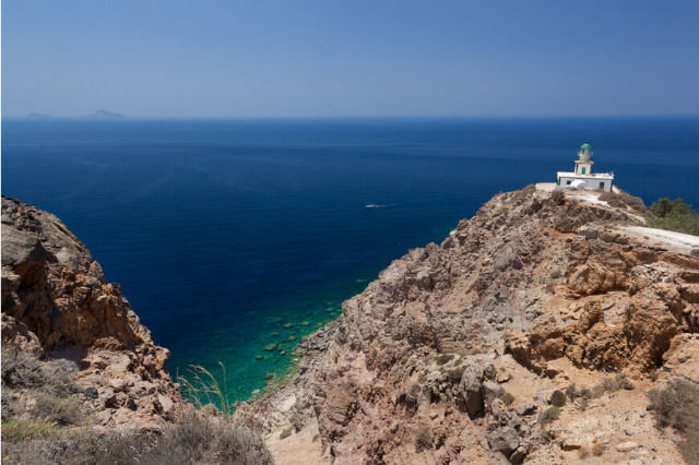 Svetilnik Akrotiri: Svetilnik Akrotiri: vodilna luč na robu Santorinija - 9954+4M | Secret World Trip Planner