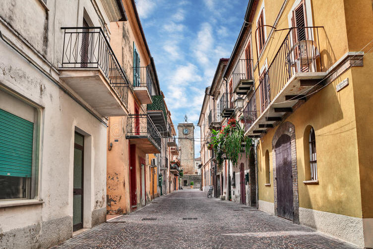 روكا سان جيوفاني بين الشواطئ كروم العنب وبساتين البرتقال - Rocca San Giovanni | Secret World Trip Planner