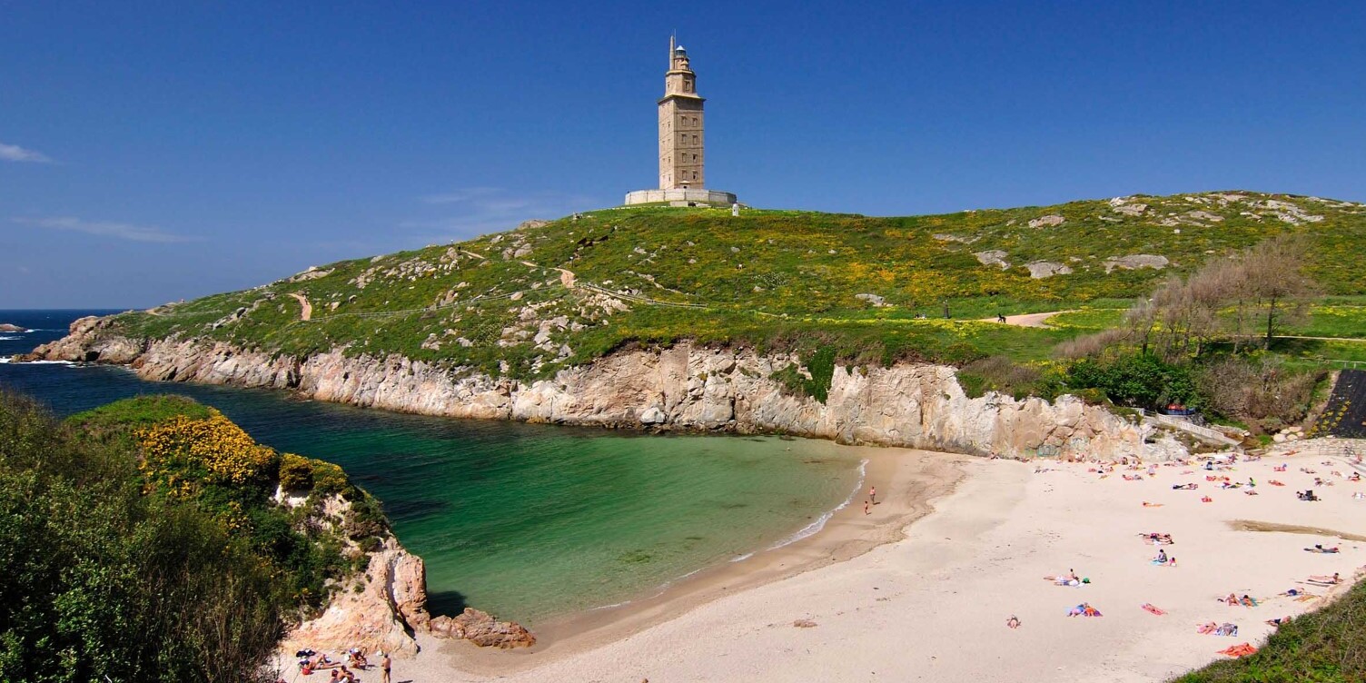 A torre de Hércules é o farol mais antigo sobrevivente. - A Coruña | Secret World Trip Planner