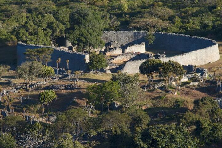 Das Grosse Simbabwe, ist ein Komplex aus Steinruinen - Masvingo | Secret World Trip Planner