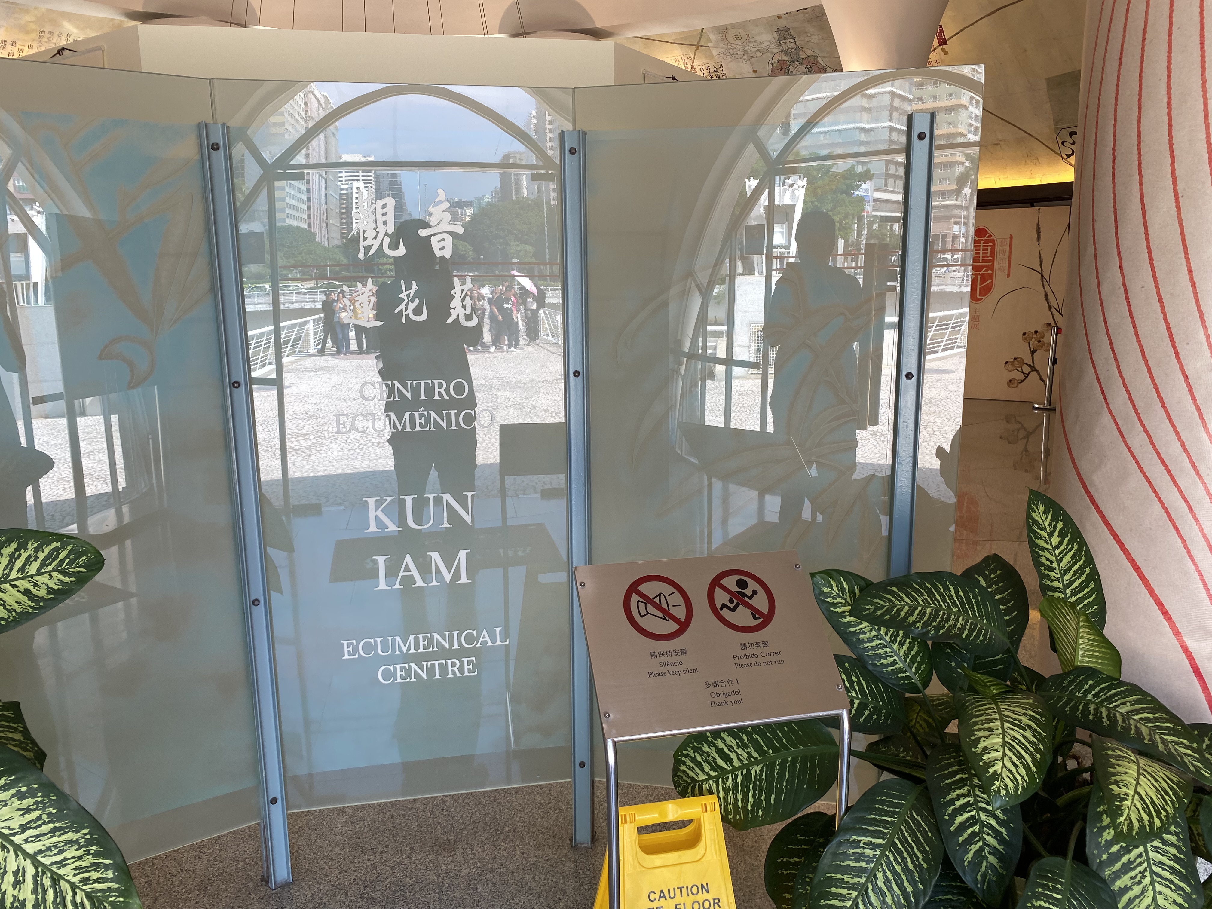 Macau / statyn av Guan Yin - 1101 Av. Dr. Sun Yat-Sen | Secret World Trip Planner