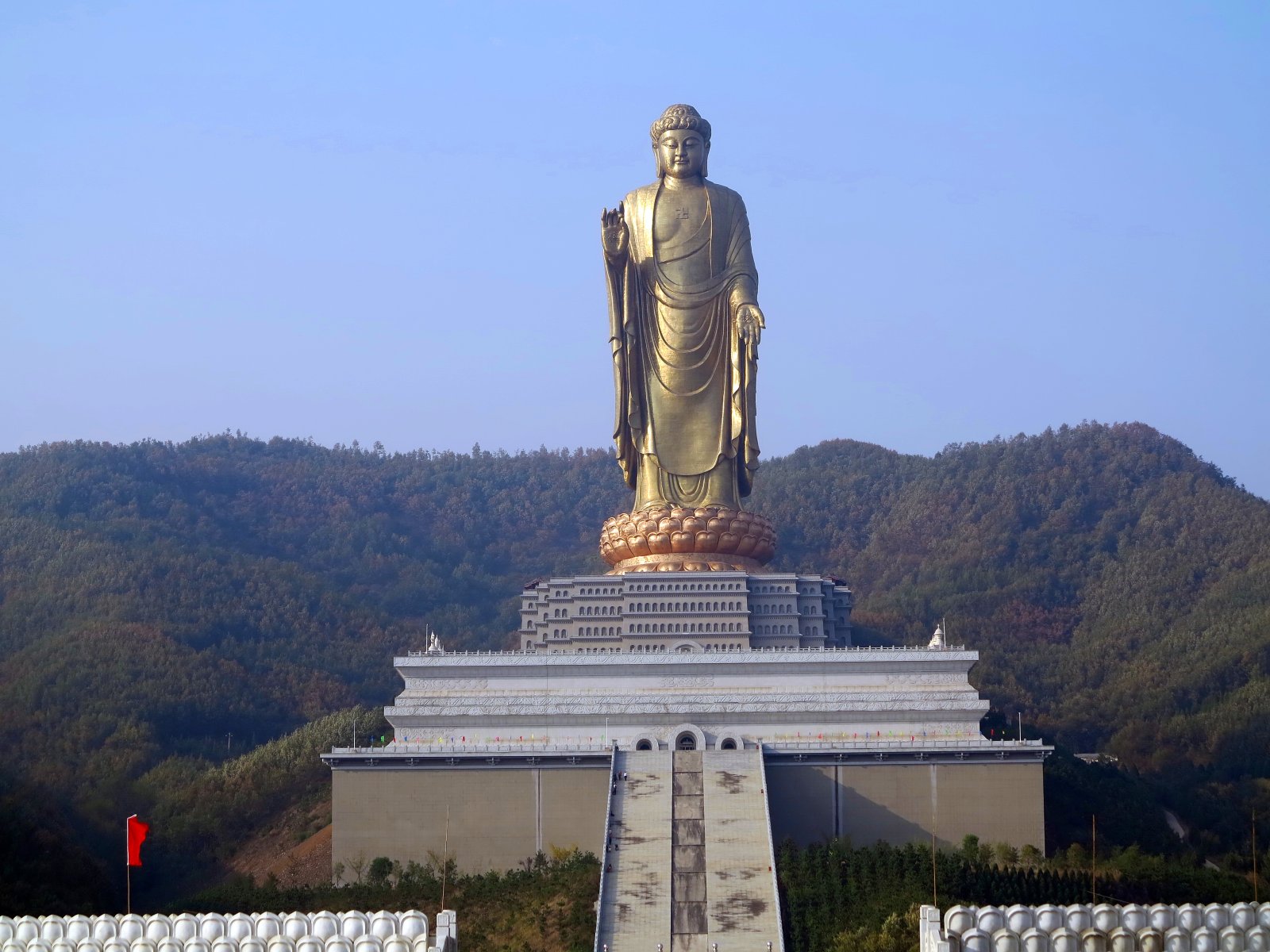 仏Zhōngyuán/世界で二番目に高い像 - Henan | Secret World Trip Planner