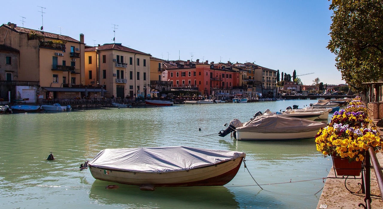 Пескьера-дэль-Гарда і яго сцены - Peschiera del Garda | Secret World Trip Planner