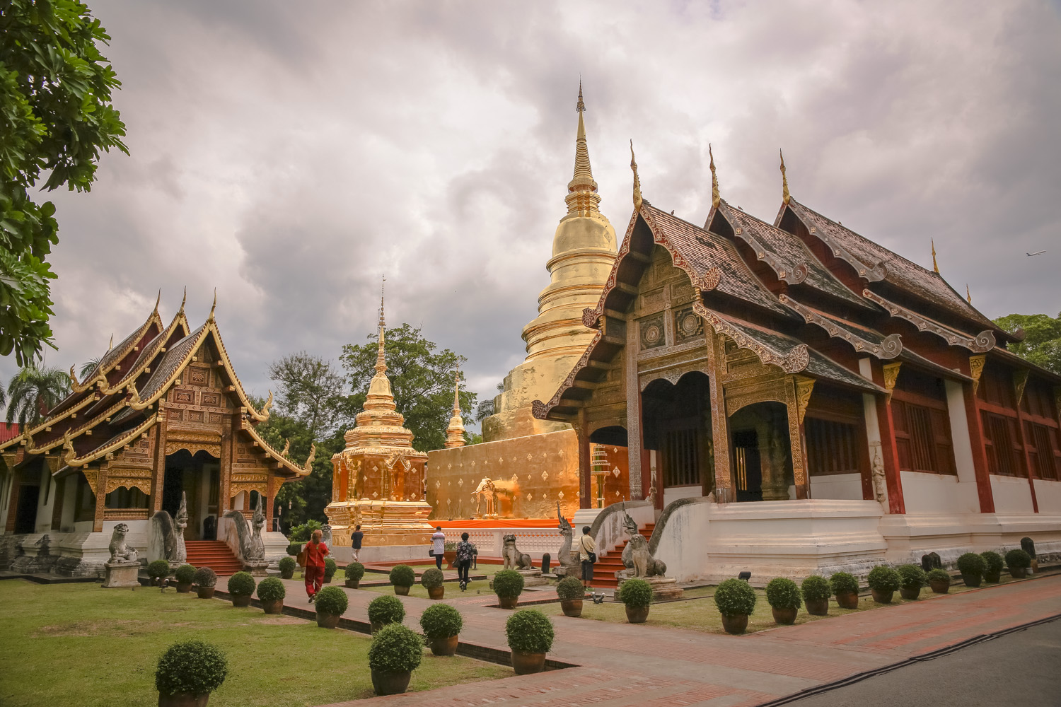 The Wat Phra Singh , the famous temple of Chiang Mai - Secret World