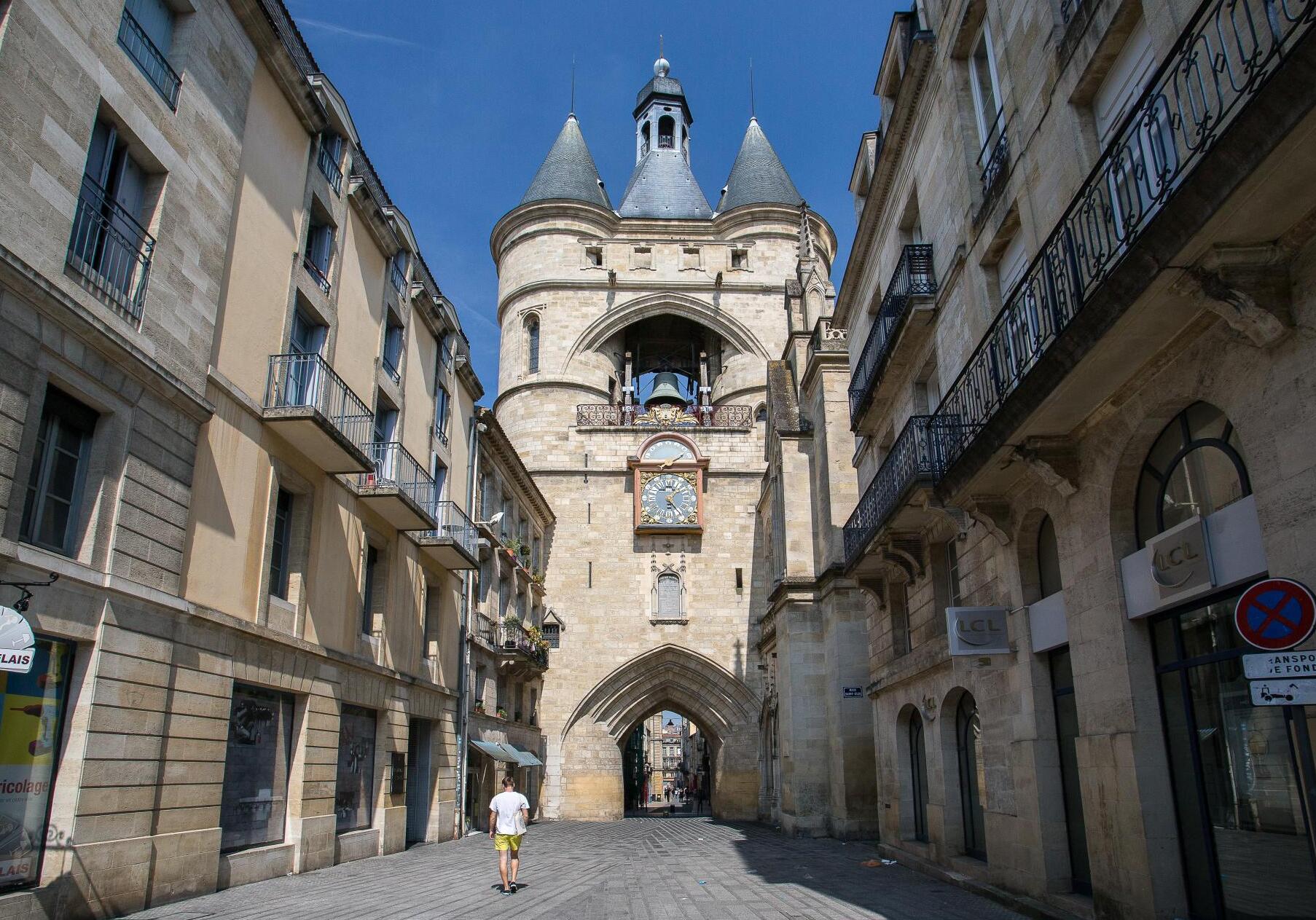 France | La Grosse Cloche, les plus anciens beffrois - Bordeaux | Secret World Trip Planner