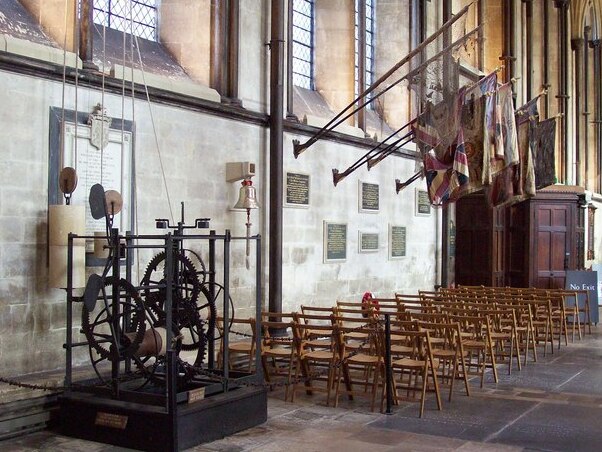 索尔兹伯里大教堂时钟 - 6 The Close | Secret World Trip Planner