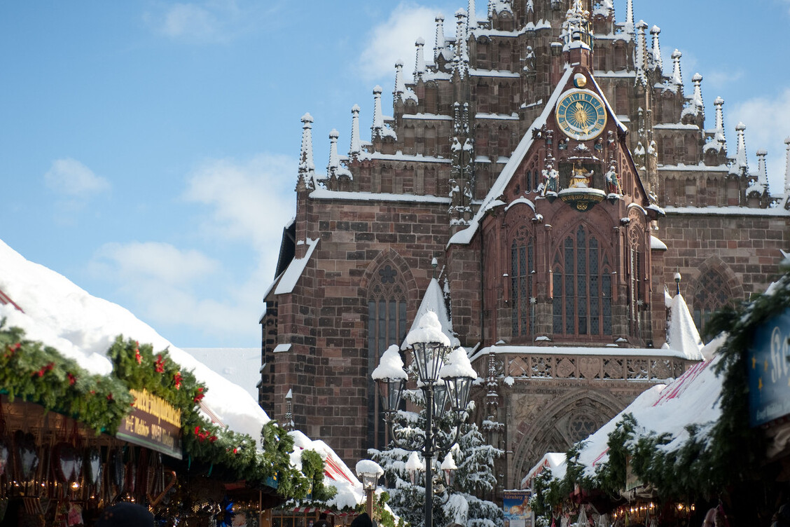 圣母教堂（圣母教堂）的时钟) - Nürnberg | Secret World Trip Planner