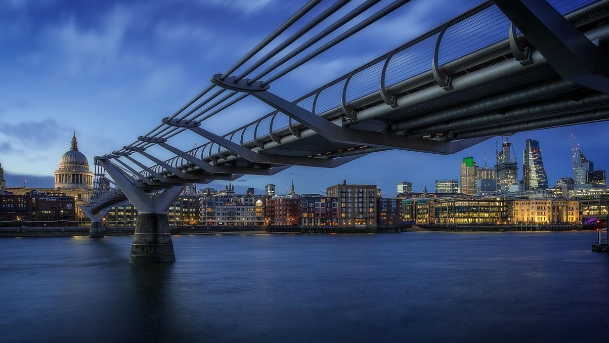 Ura shën Benezet në Avignon - Avignon | Secret World Trip Planner