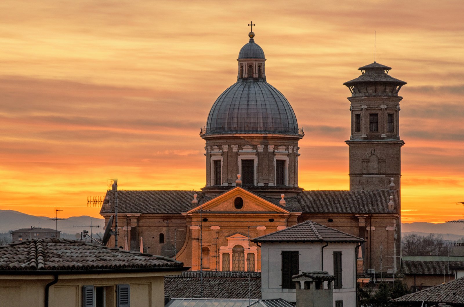 Reggio Emilia / Beata Vergine della Ghiara - Reggio Emilia | Secret World Trip Planner