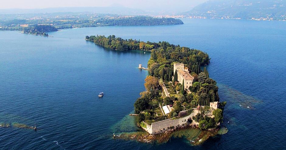 האי גרדה הוא אתר של יופי נדיר. - San Felice del Benaco | Secret World Trip Planner