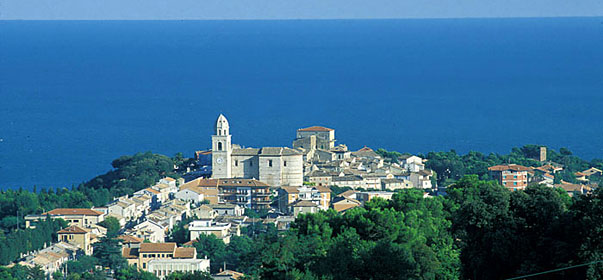 கோனெரோ முன்னோடி - Monte Conero | Secret World Trip Planner