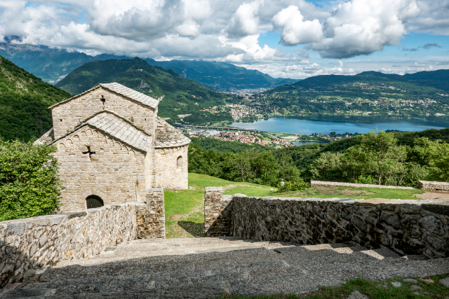 San Pietro al Monte en Civate - Via Privata del Pozzo | Secret World Trip Planner