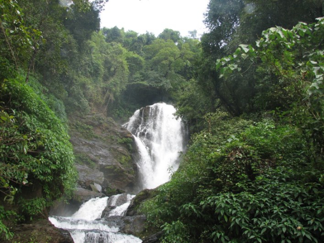 维博蒂瀑布 - Vibhuthi Falls | Secret World Trip Planner