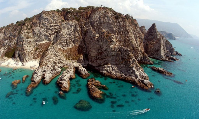 Le phare de Capo Vaticano - San Nicolò | Secret World Trip Planner