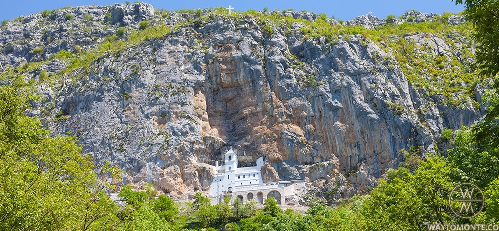 Kloster Ostrog, ein berühmter Wallfahrtsort in Montenegro - Bogeti?i | Secret World Trip Planner