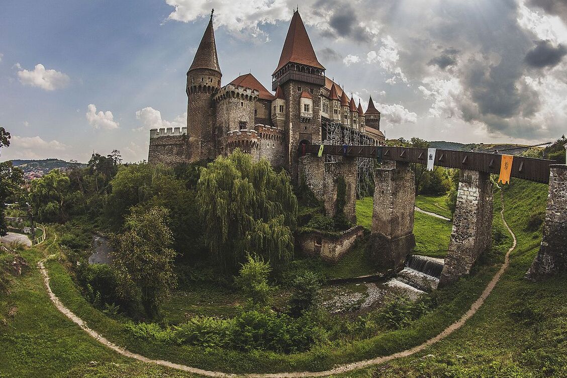 טירת הוניאד (טירת קורבין) והרוחות - Hunedoara | Secret World Trip Planner