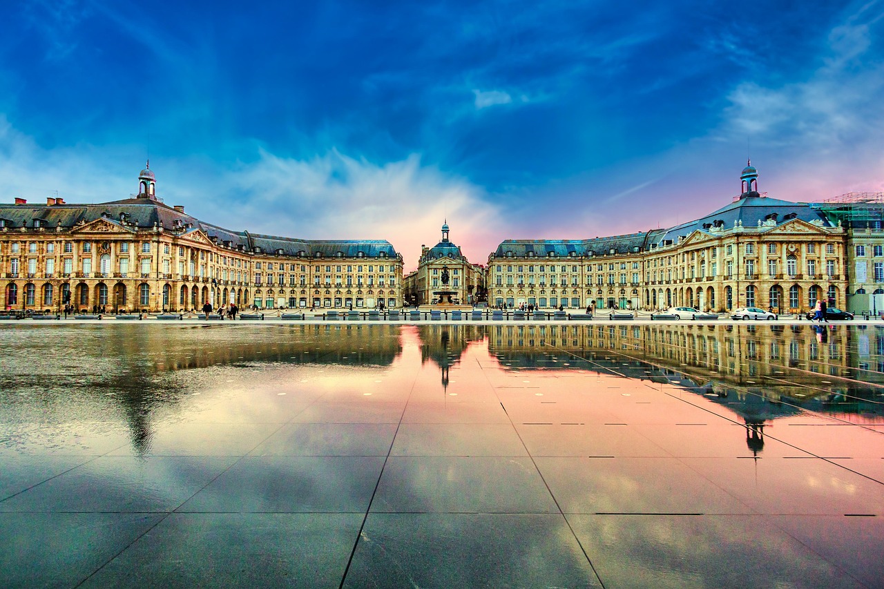 Bordeaux | La Place de la Bourse - Bordeaux | Secret World Trip Planner