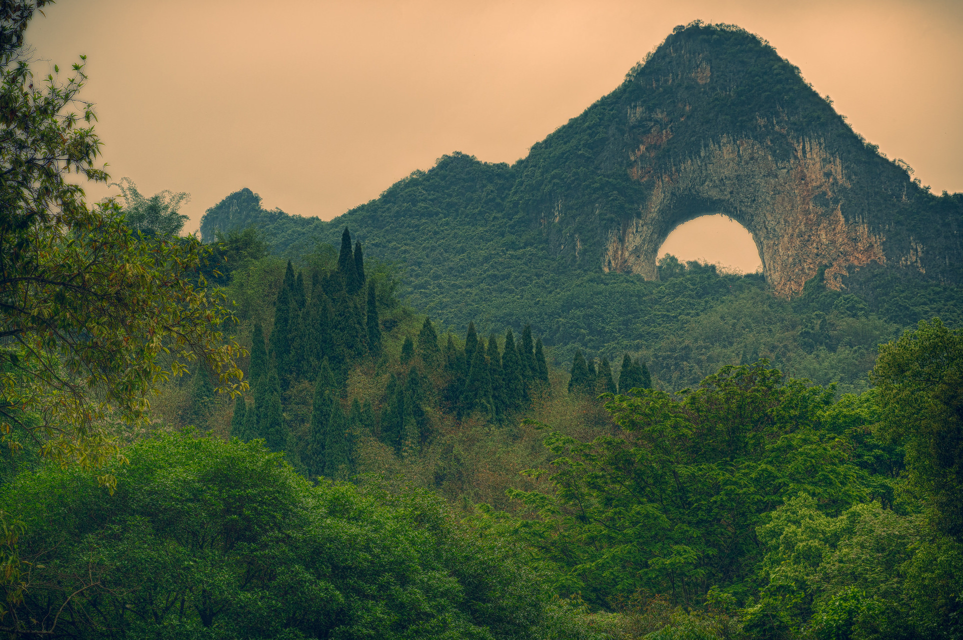 Yangshuo Rembulan Hill - Guilin Shi | Secret World Trip Planner