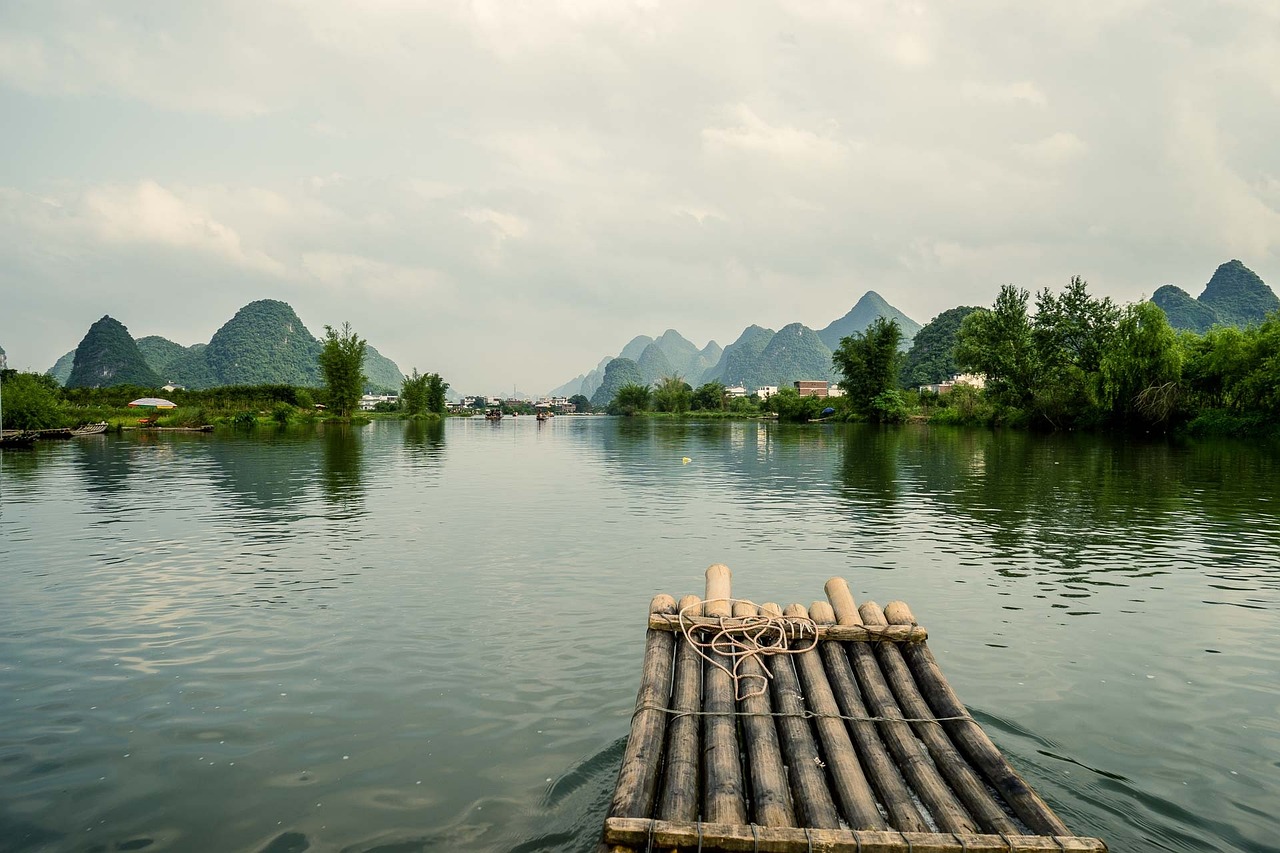 Xianggongshan Gunung lan cantik tampilan saka Lijiang River - Guilin | Secret World Trip Planner