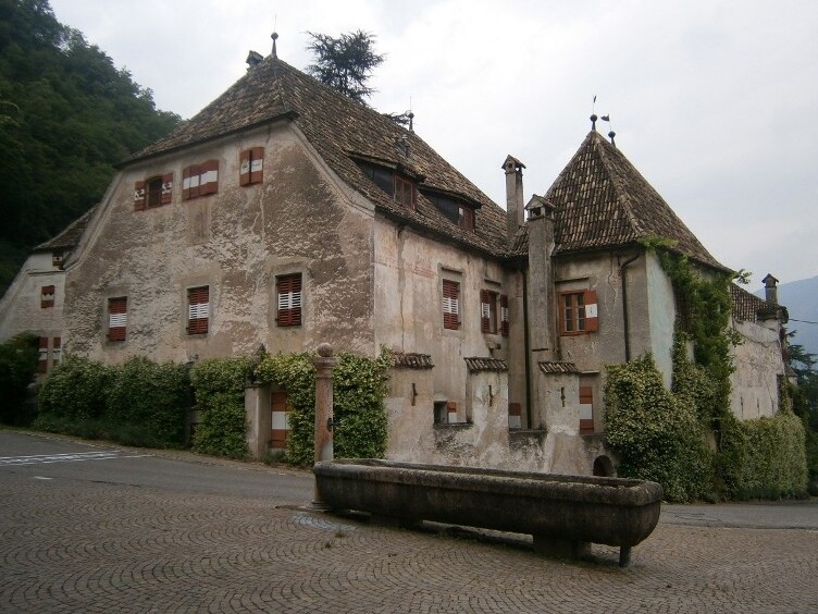 슈반부르크 또는 스완 성 - Nalles | Secret World Trip Planner