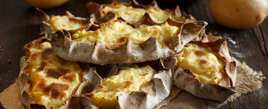 Karjalanpiirakkatské pečivo vzniklo ve východní provincii Karelia. T - Ekenäs | Secret World Trip Planner