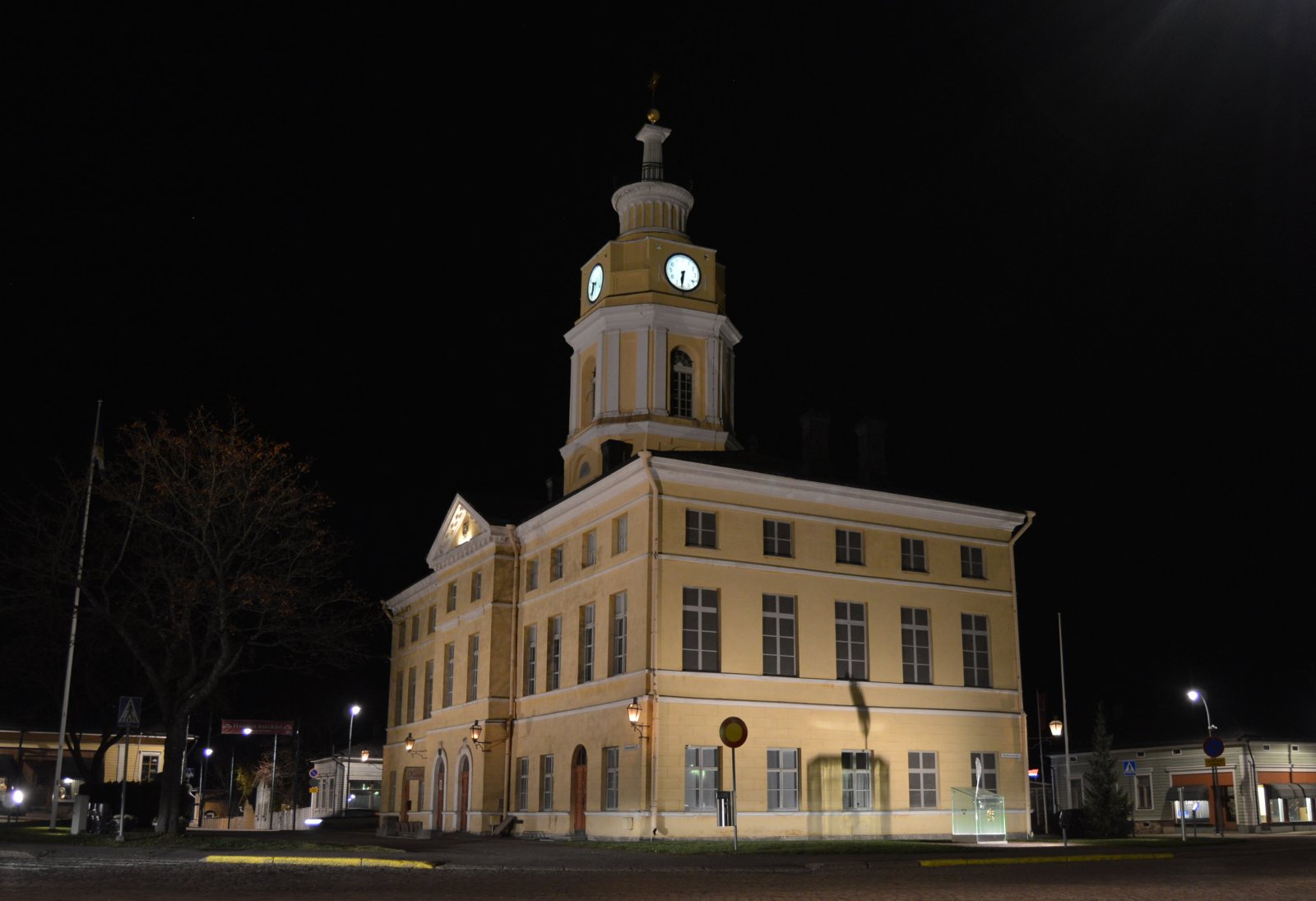 টাউন হল আক্ষরিক হ্যামিনা শহরের কেন্দ্র - Hamina | Secret World Trip Planner