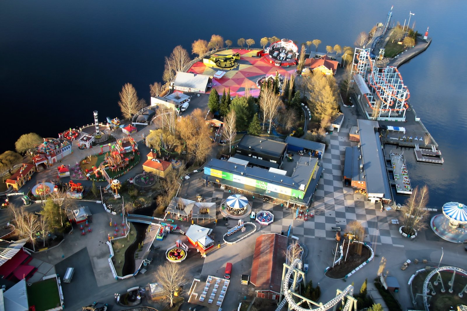 Särkänniemi是芬兰坦佩雷的一个游乐园 - Tampere | Secret World Trip Planner