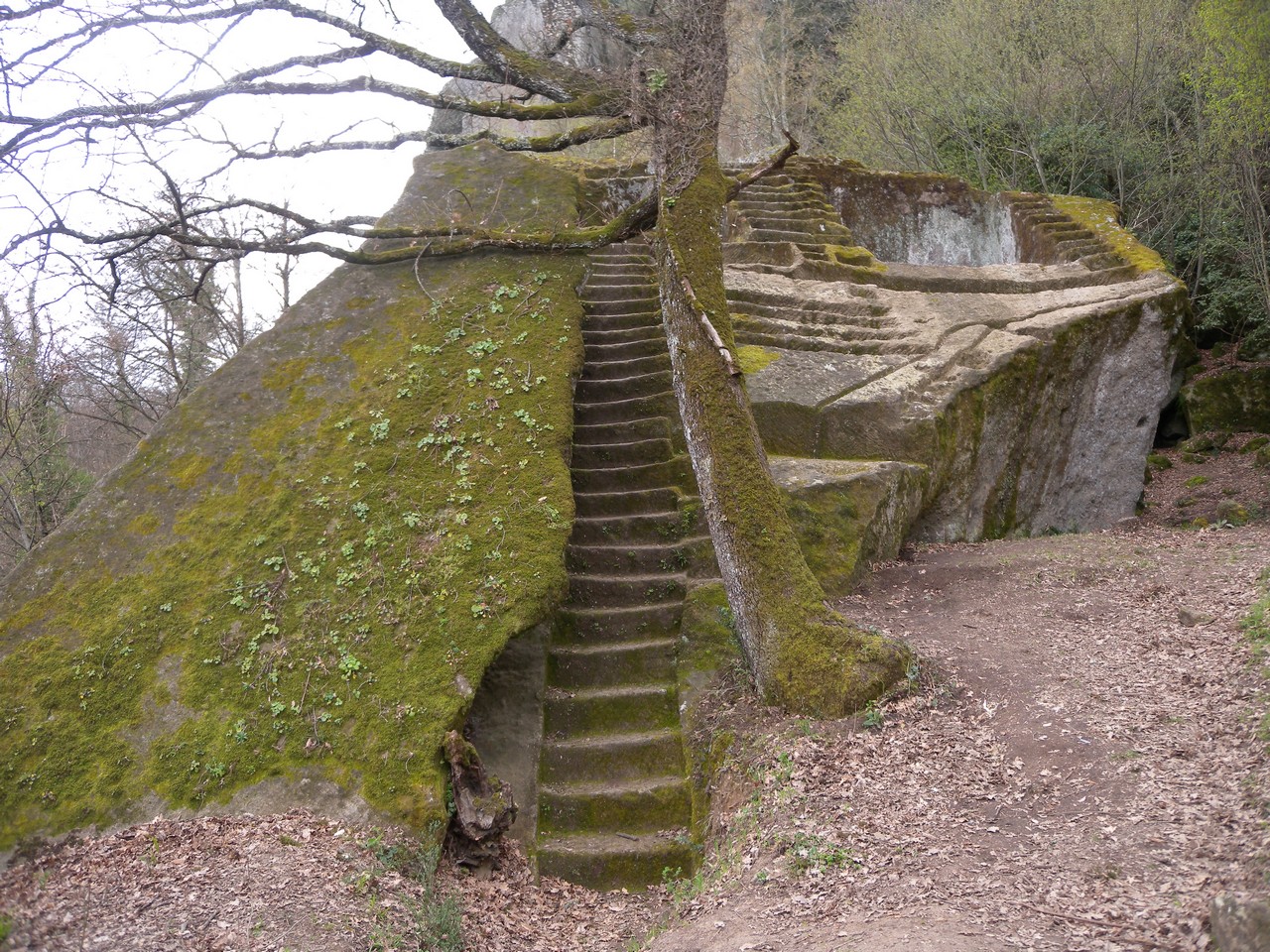 Etrurska Piramida 