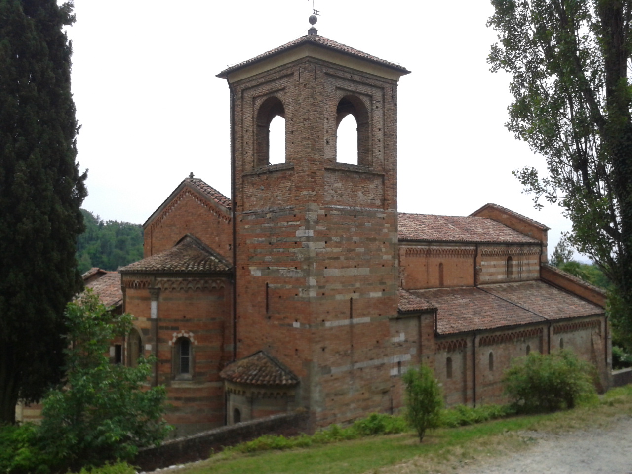 Abația Santa Maria di Vezzolano - Località Vezzolano | Secret World Trip Planner