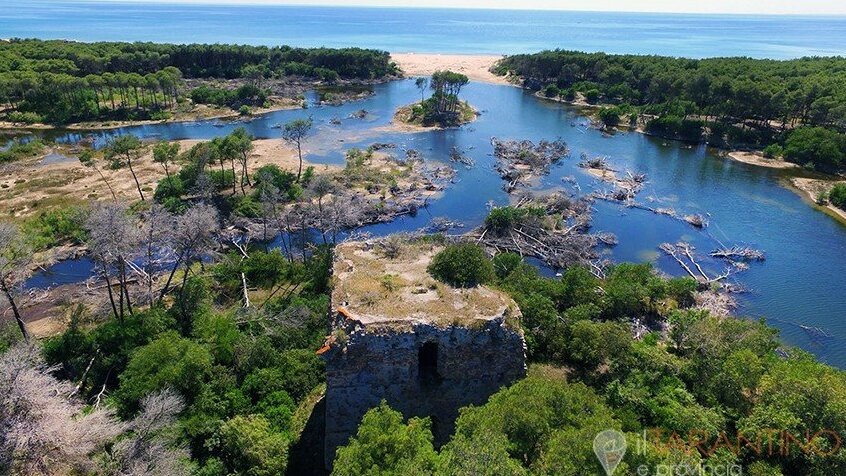 செங்கல் கோபுரம் மற்றும் சோலை Salinella - Marina di Ginosa | Secret World Trip Planner