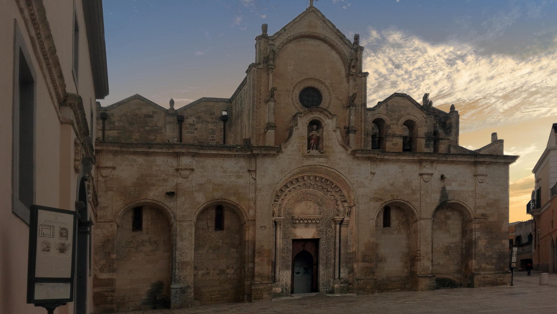 Ish Spitali San Rocco dhe Kisha e Krishtit me flamur - Matera | Secret World Trip Planner