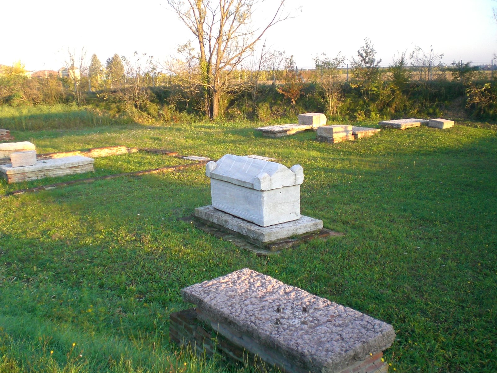 ရောမ necropolis၏Voghenza - Voghenza | Secret World Trip Planner