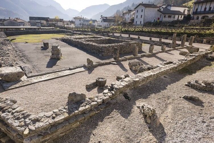 Rímske fórum Zuglio - Zuglio | Secret World Trip Planner