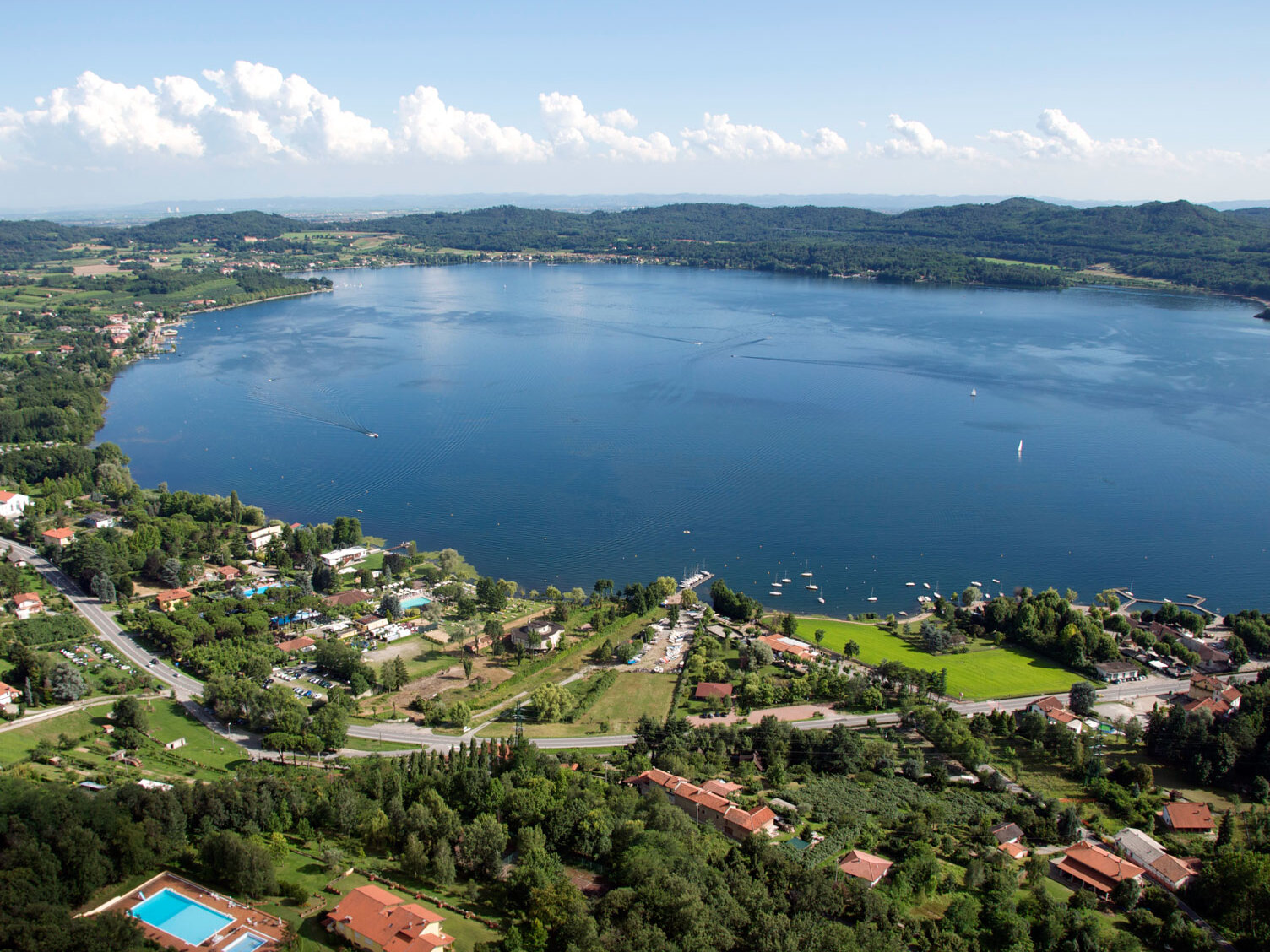 Piedmont / झील Viverone - Lago di Viverone | Secret World Trip Planner