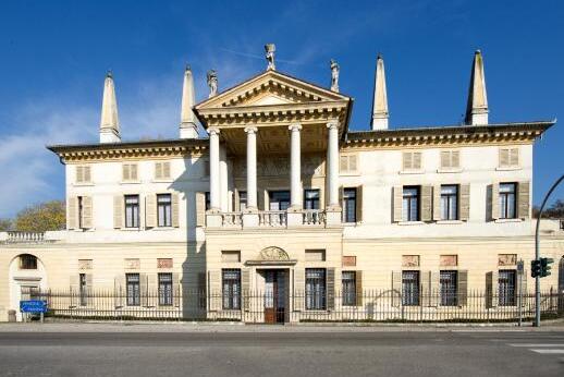 Музей на обувките Росимод - Stra | Secret World Trip Planner