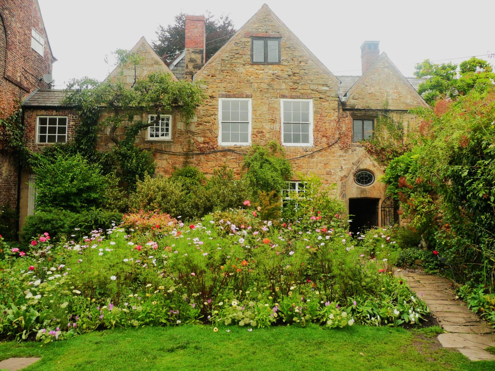 I centrala Durham,Crook Hall - Sidegate | Secret World Trip Planner