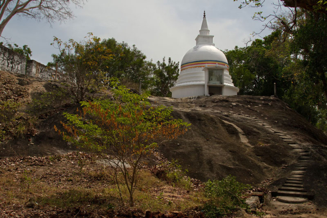 クドゥンビガラ僧院(Kudumbigala Monastery - Okanda | Secret World Trip Planner