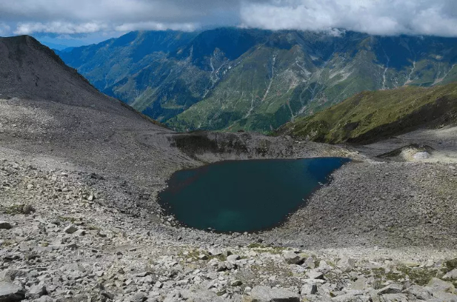Il lago Ansoo: Una goccia di tranquillità sull'Himalaya - Mansehra | Secret World Trip Planner